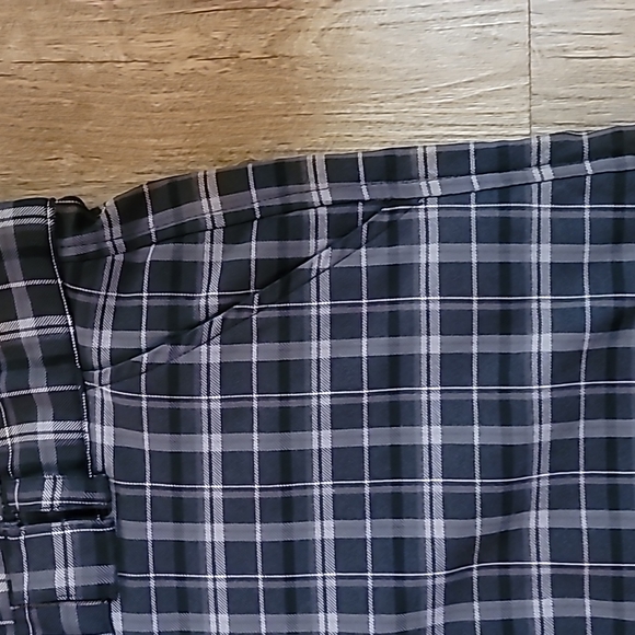 Gently Loved plaid Under Armor shorts 36 waist men's gray and black in color - Picture 4 of 14